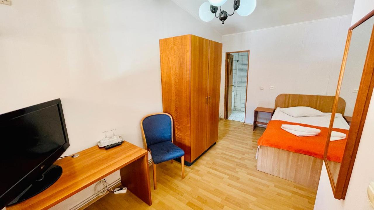 Pensiunea Luminita Buşteni エクステリア 写真