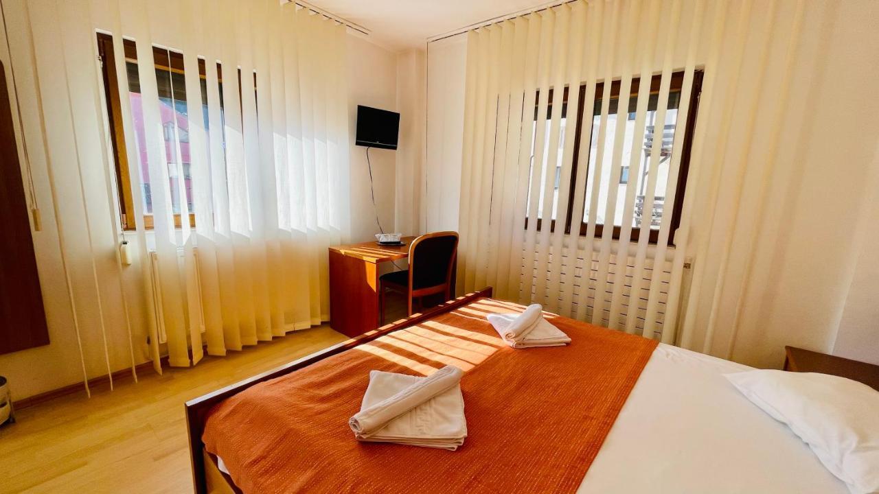 Pensiunea Luminita Buşteni エクステリア 写真